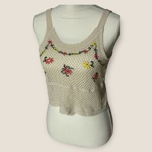 Rebellion | NWT Women's Ivory Floral Crocheted Crop Top. Size M